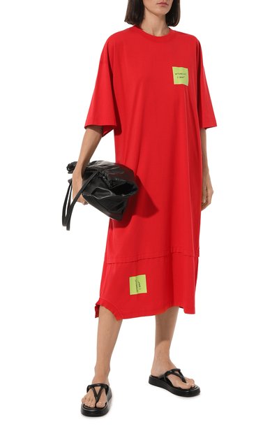 Хлопковое платье VETEMENTS красного цвета по цене 87800 руб., арт. UE54TR300R, фото 2 Хлопковое платье VETEMENTS, арт. UE54TR300R, фото 2