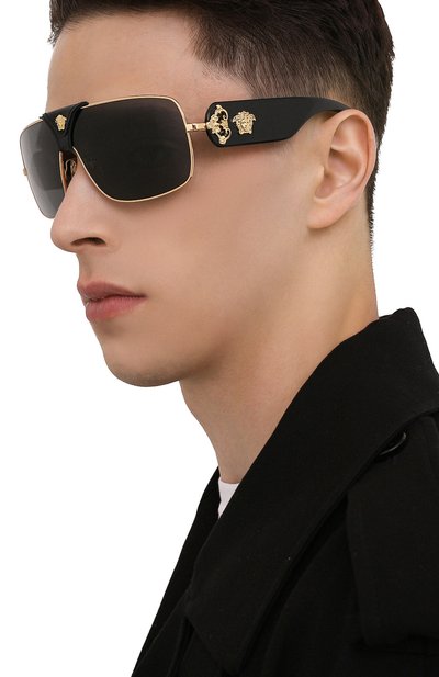 Солнцезащитные очки VERSACE черного цвета по цене 25600 руб., арт. 2207Q-100287, фото 3 Солнцезащитные очки VERSACE, арт. 2207Q-100287, фото 3