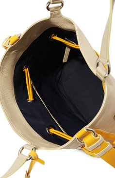 Женская сумка premier flirt LANCEL светло-бежевого цвета, арт. A12363 | Фото 5 (Размер: medium; Материал: Натуральная кожа; Материал сплава: Проставлено; Ремень/цепочка: На ремешке; Драгоценные камни: Проставлено)