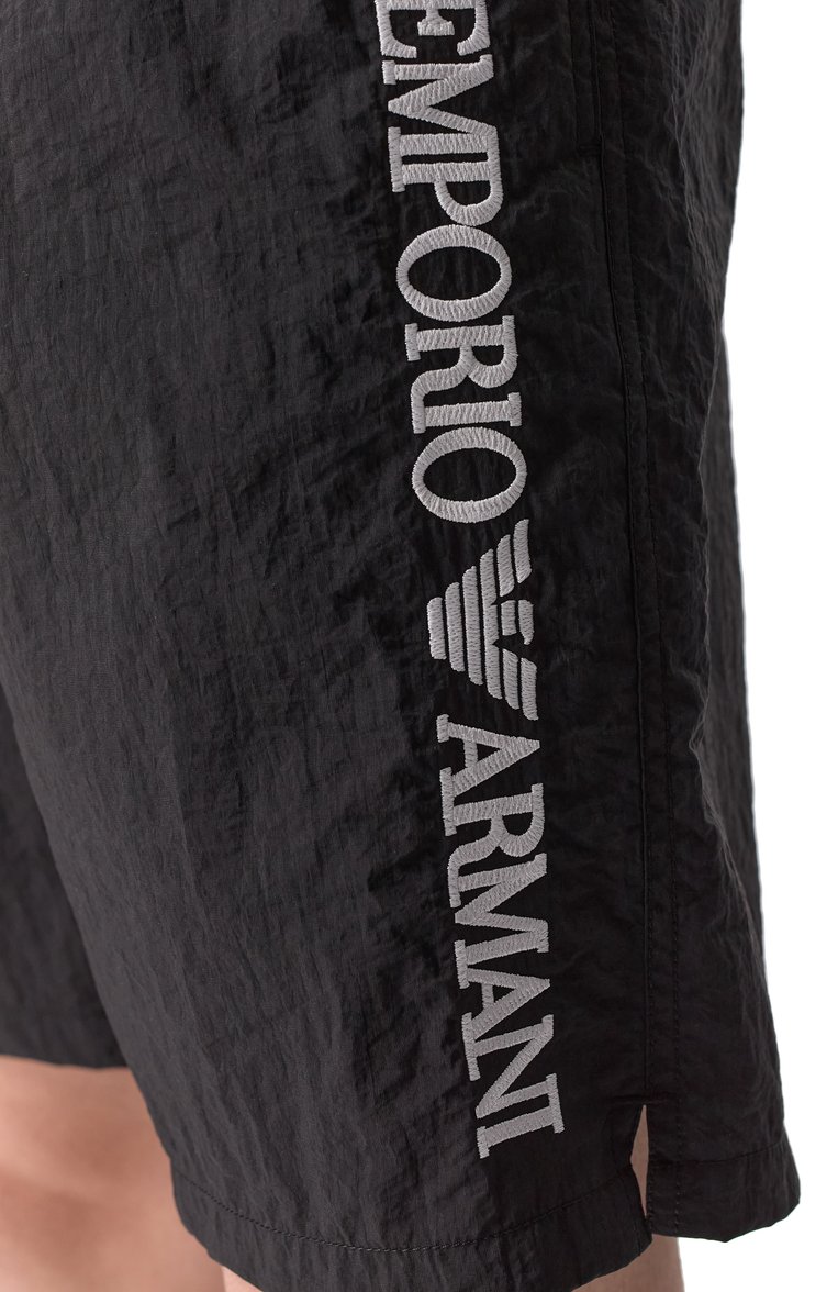 Мужские плавки-шорты EMPORIO ARMANI черного цвета, арт. EM000578/AF12330 | Фото 4 (Нос: Не проставлено; Материал сплава: Проставлено; Принт: Без принта; Мужское Кросс-КТ: плавки-шорты; Материал внешний: Синтетический материал)