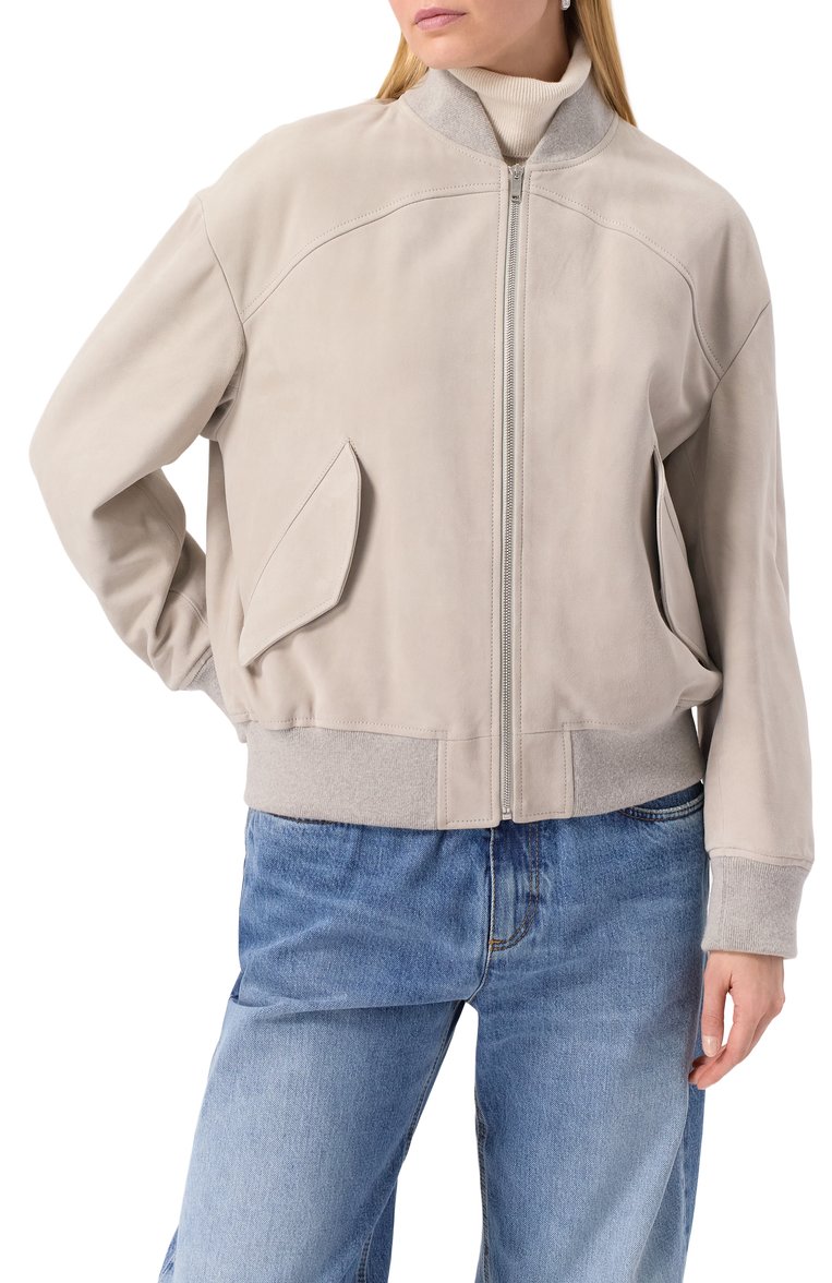 Женский замшевый бомбер MVST светло-бежевого цвета, арт. SUEDE LEATHER B0MBER | Фото 3 (Рукава: Длинные; Материал подклада: Вискоза; Длина (верхняя одежда): Короткие; Женское Кросс-КТ: Замша и кожа; Кросс-КТ: Куртка, Легкие; Стили: Кэжуэл; Материал внешний: Замша, Натуральная кожа)