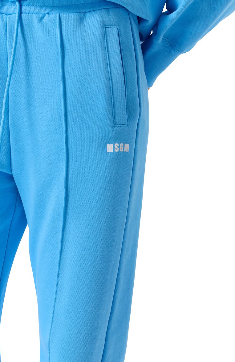 Женские хлопковые брюки MSGM голубого цвета, арт. 3841MDP78/257000 | Фото 5 (Драгоценные камни: Проставлено; Материал сплава: Проставлено; Длина (брюки, джинсы): Стандартные; Женское Кросс-КТ: Брюки-одежда; Силуэт Ж (брюки и джинсы): Широкие; Стили: Спорт-шик; Материал внешний: Хлопок)