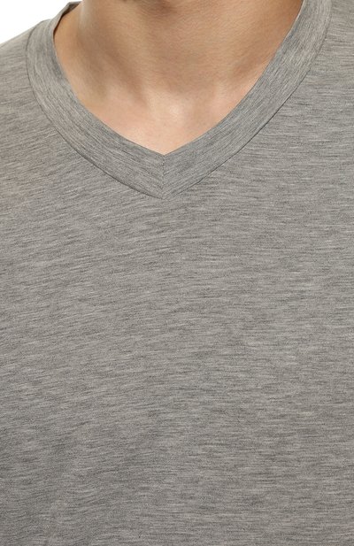 Футболка TOM FORD серого цвета по цене 24000 руб., арт. T4M091410, фото 5 Футболка TOM FORD, арт. T4M091410, фото 5