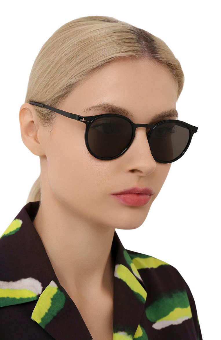 Женские солнцезащитные очки MYKITA черного цвета, арт. DD2.3/BLACK/BLACK/GREY S0LID 909 | Фото 2 (Кросс-КТ: С/з-унисекс; Региональные ограничения белый список (Axapta Mercury): Не проставлено, RU; Нос: Не проставлено; Тип очков: С/з; Материал: Металл; Очки форма: Круглые; Оптика Гендер: оптика-унисекс)