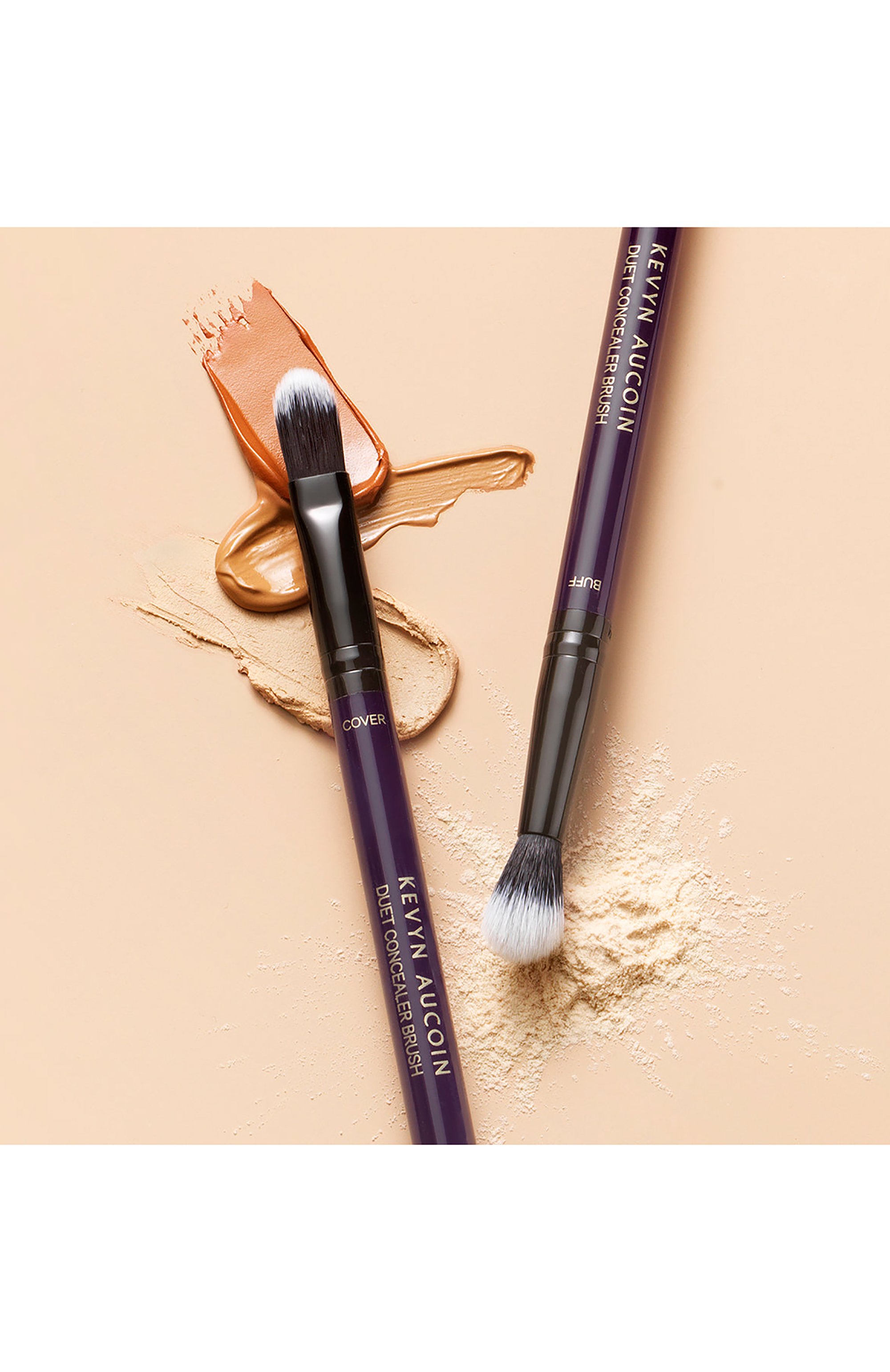 Двусторонняя кисть для консилера KEVYN AUCOIN бесцветного цвета по цене 4200 руб., арт. 836622009738, фото 2 Двусторонняя кисть для консилера KEVYN AUCOIN, арт. 836622009738, фото 2