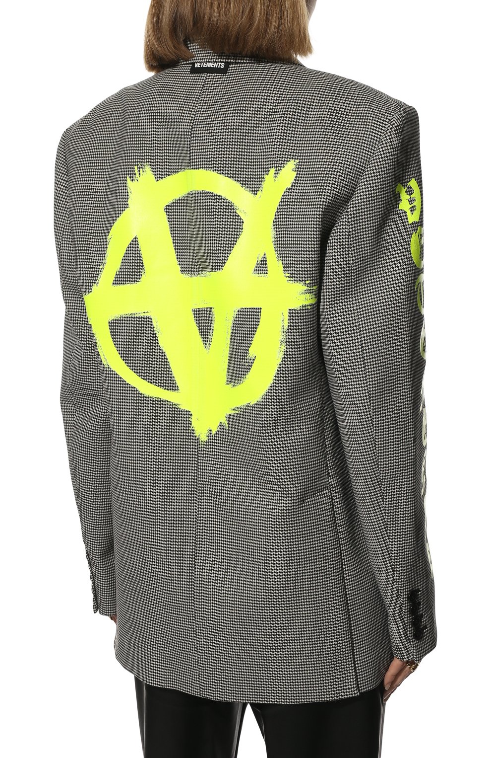 Шерстяной жакет VETEMENTS серого цвета по цене 284500 руб., арт. UE52JA400G 1208/W, фото 4 Шерстяной жакет VETEMENTS, арт. UE52JA400G 1208/W, фото 4