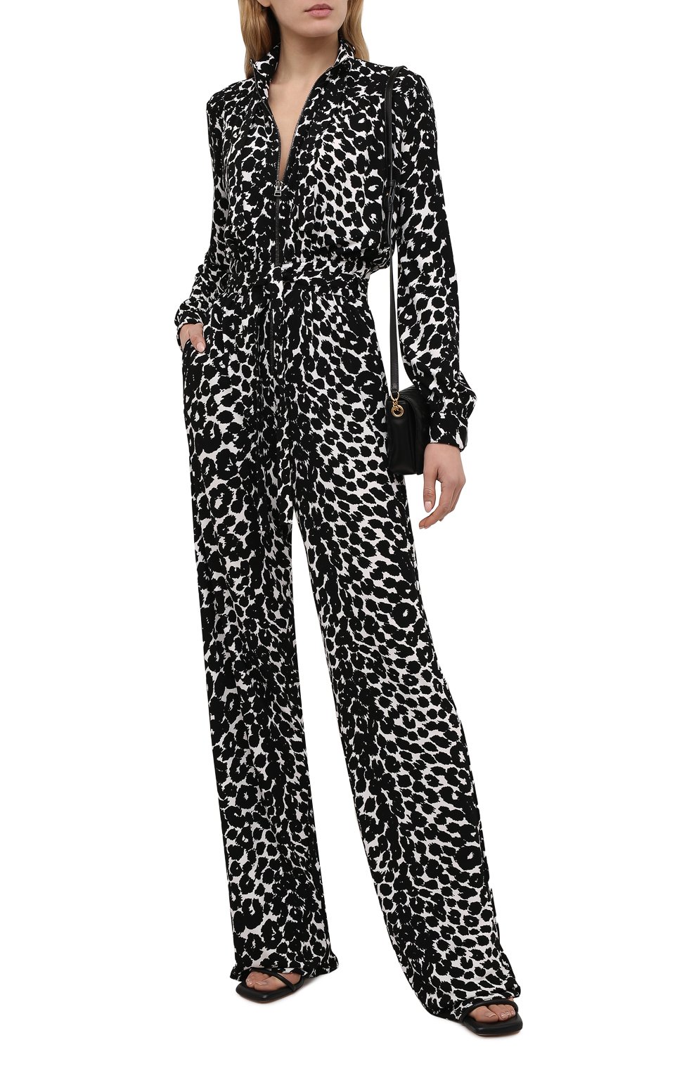 Комбинезон из вискозы TOM FORD черно-белого цвета по цене 481000 руб., арт. TUJ097-FAP116, фото 2 Комбинезон из вискозы TOM FORD, арт. TUJ097-FAP116, фото 2