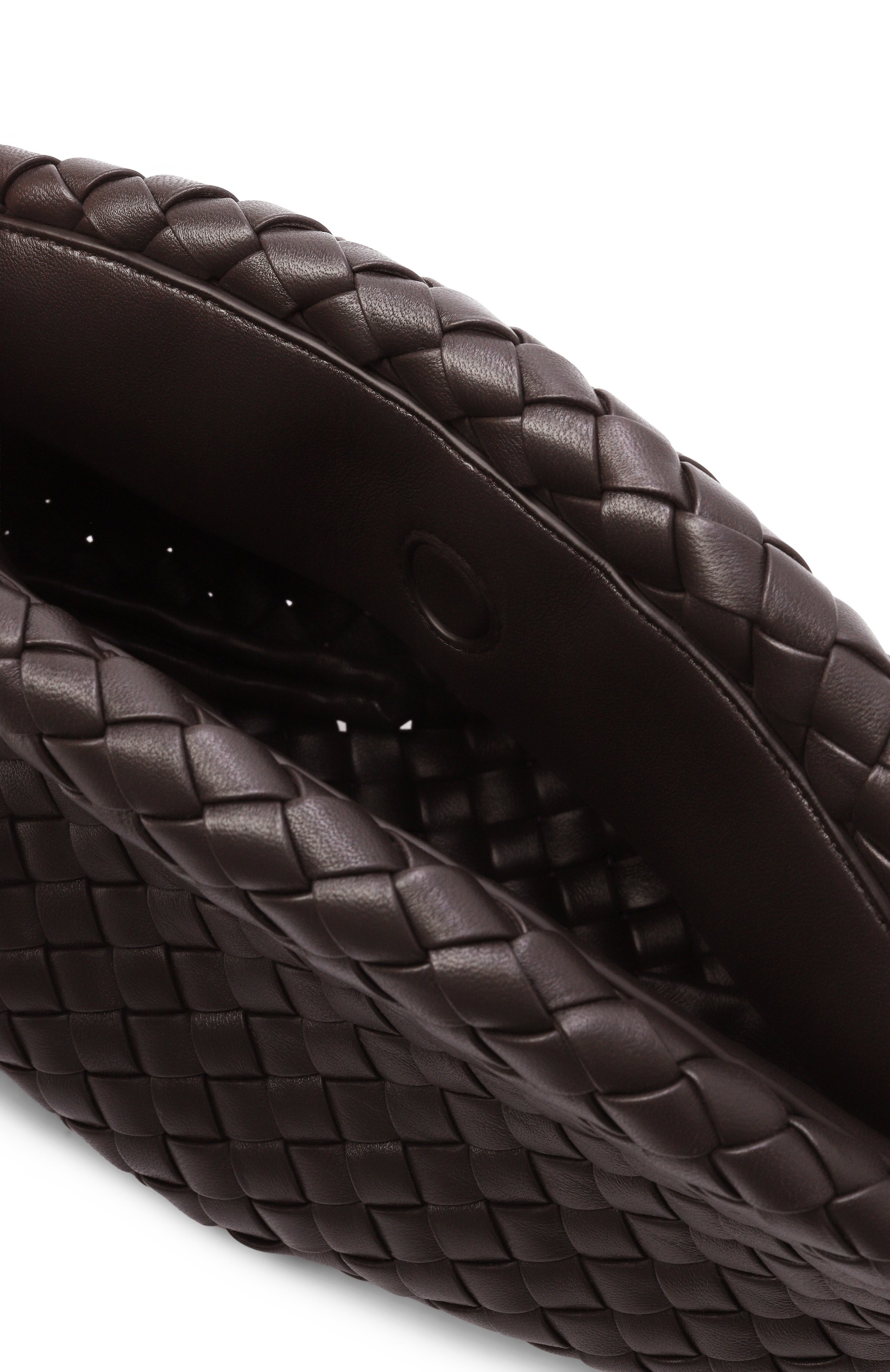 Клатч onda small BOTTEGA VENETA темно-коричневого цвета по цене 538000 руб., арт. 867352/V01D1, фото 5 Клатч onda small BOTTEGA VENETA, арт. 867352/V01D1, фото 5