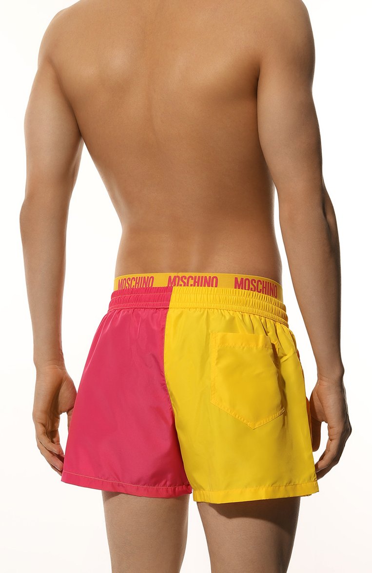 Мужские плавки-шорты MOSCHINO разноцветного цвета, арт. A4220/9301 | Фото 3 (Материал внешний: Синтетический материал; Нос: Не проставлено; Принт: С принтом; Мужское Кросс-КТ: плавки-шорты)