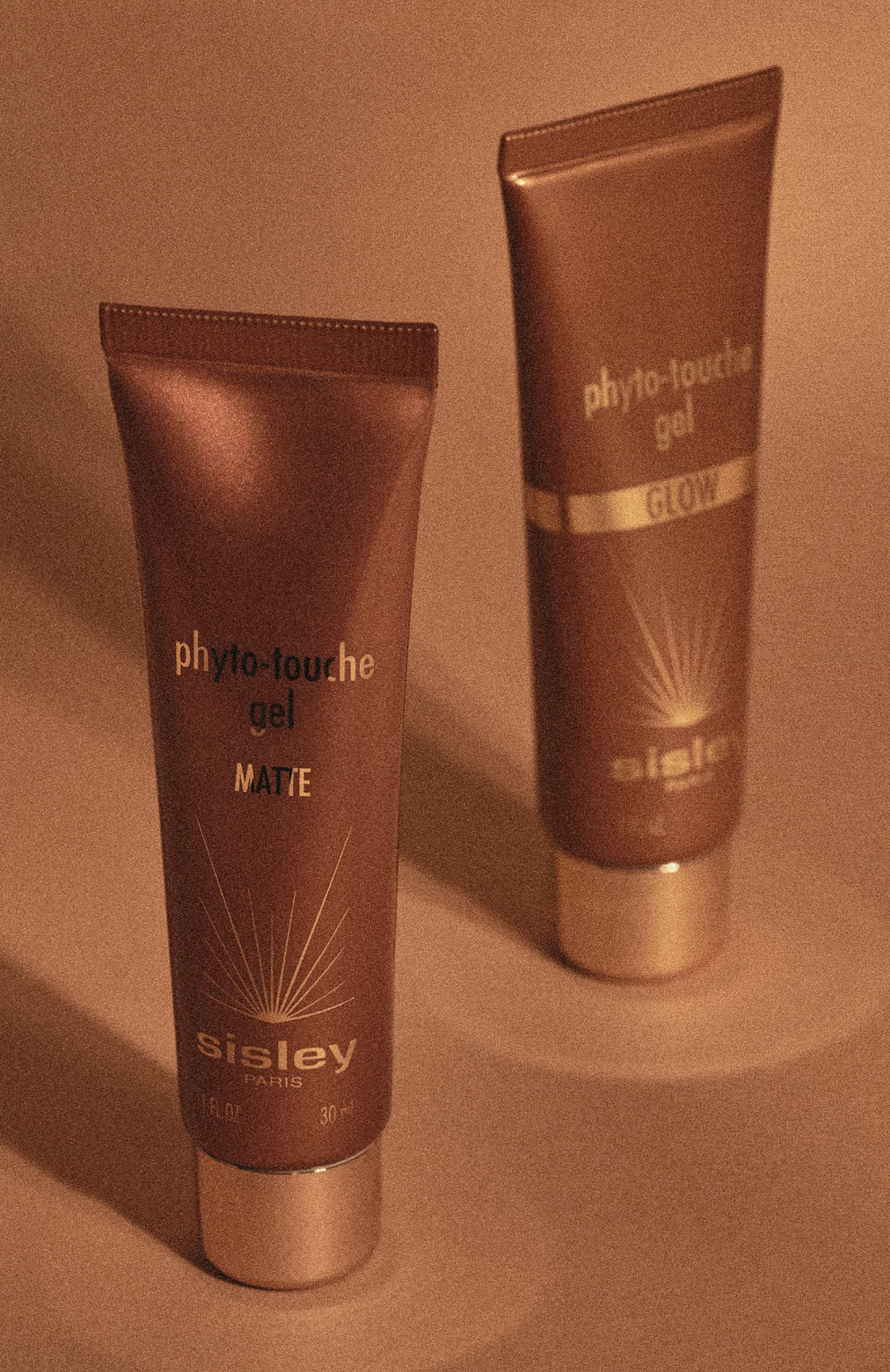Оттеночный гель с cияющим финишем phyto-touche gel glow (30ml) SISLEY бесцветного цвета по цене 10910 руб., арт. 184040, фото 6 Оттеночный гель с cияющим финишем phyto-touche gel glow (30ml) SISLEY, арт. 184040, фото 6