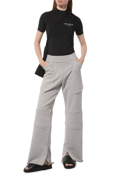 Хлопковые брюки WHO_AM серого цвета по цене 15900 руб., арт. FP1-P231-GRY, фото 2 Хлопковые брюки WHO_AM, арт. FP1-P231-GRY, фото 2