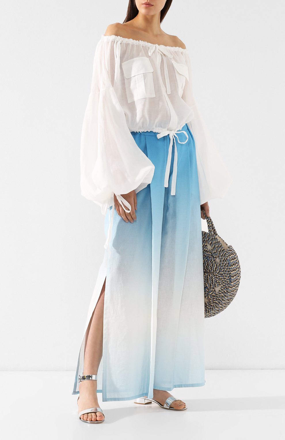 Брюки из смеси хлопка и льна A MERE CO голубого цвета по цене 36100 руб., арт. AMC/R19083, фото 2 Брюки из смеси хлопка и льна A MERE CO, арт. AMC/R19083, фото 2