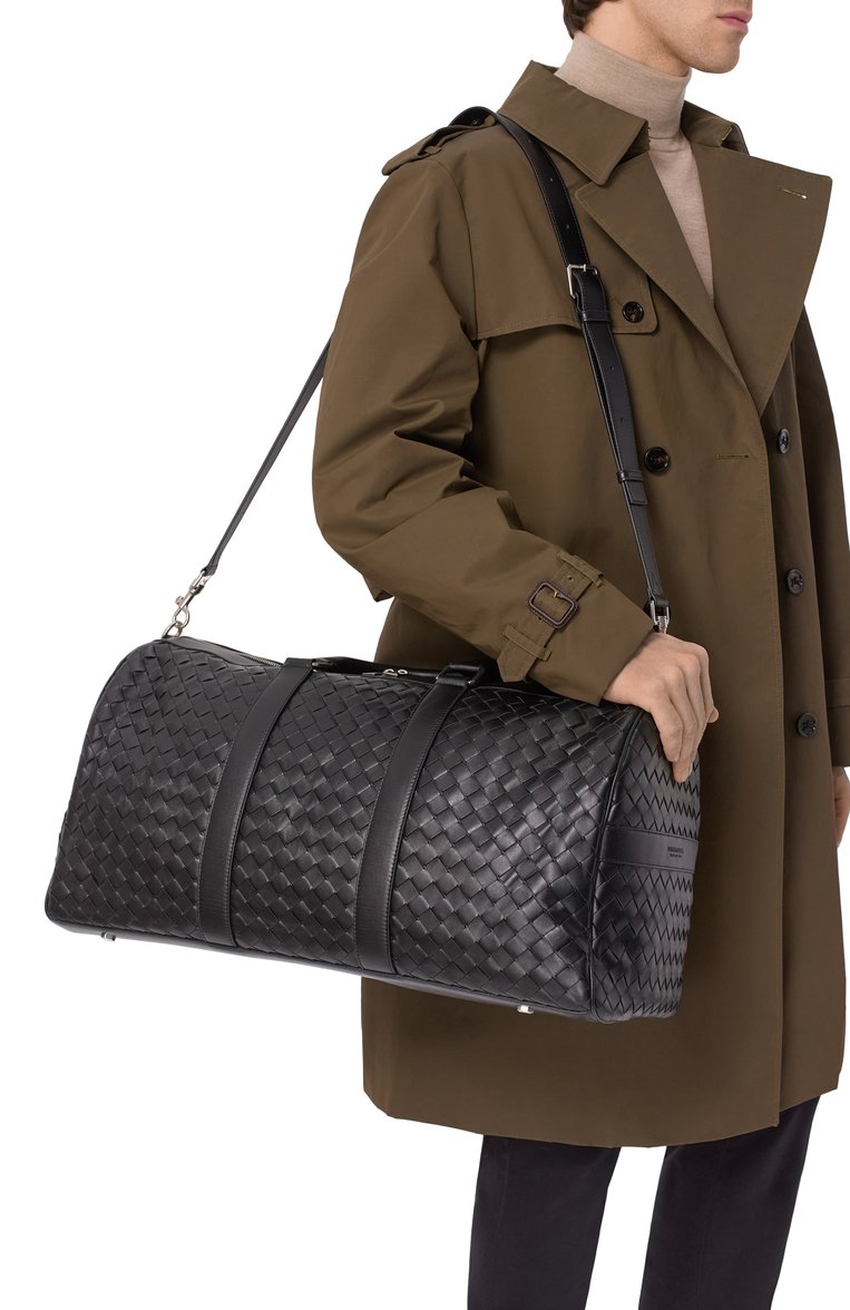 Мужская сумка intrecciato cabin duffle BOTTEGA VENETA черного цвета, арт. 795287 V2HL1 | Фото 2 (Ремень/цепочка: На ремешке; Материал: Натуральная кожа; Размер: large)