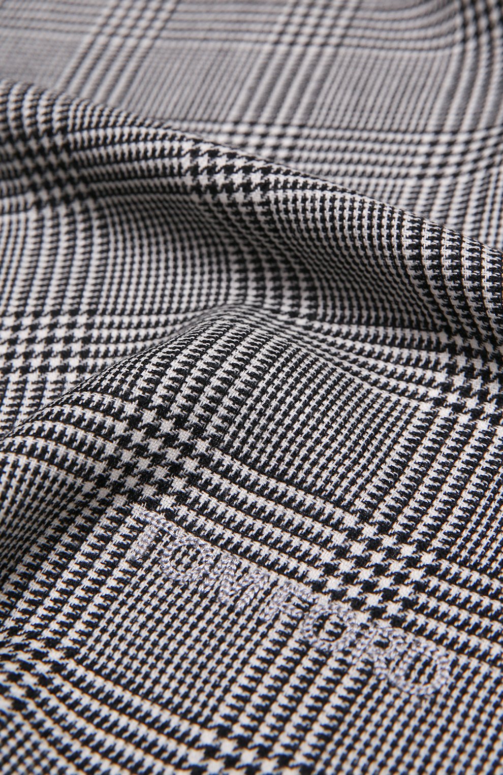 Шерстяной шарф TOM FORD черно-белого цвета по цене 33250 руб., арт. 2TF137/2BL, фото 3 Шерстяной шарф TOM FORD, арт. 2TF137/2BL, фото 3