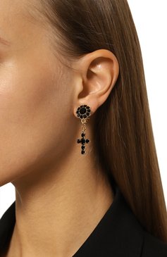 Женская клипсы DOLCE & GABBANA золотого цвета, арт. WEQ6D2 W1111 | Фото 2 (Нос: Не проставлено; Региональные ограничения белый список (Axapta Mercury): Не проставлено; Материал: Металл, Стекло; Женское Кросс-КТ: Клипсы-серьги)