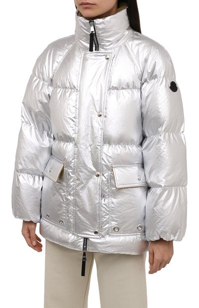 Пуховик paquita 2 moncler 1952 MONCLER GENIUS серебряного цвета по цене 176500 руб., арт. G2-094-1A000-11-M1227, фото 3 Пуховик paquita 2 moncler 1952 MONCLER GENIUS, арт. G2-094-1A000-11-M1227, фото 3