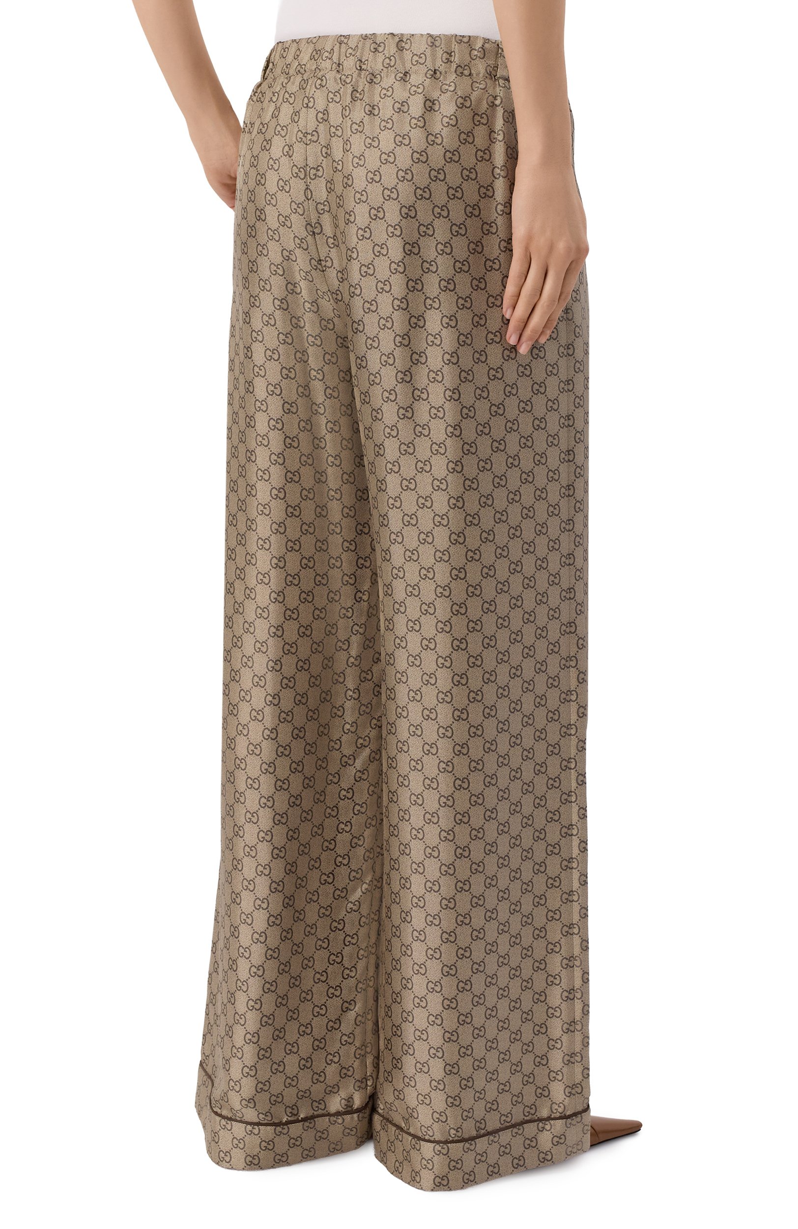 Шелковые брюки GUCCI бежевого цвета по цене 199500 руб., арт. 864567/ZAUUN, фото 4 Шелковые брюки GUCCI, арт. 864567/ZAUUN, фото 4