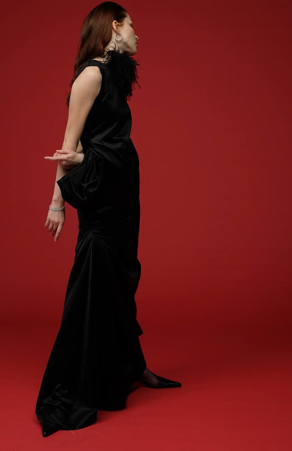 Чокер c отделкой перьями SAINT LAURENT черного цвета по цене 84550 руб., арт. 658621/3YH07, фото 3 Чокер c отделкой перьями SAINT LAURENT, арт. 658621/3YH07, фото 3