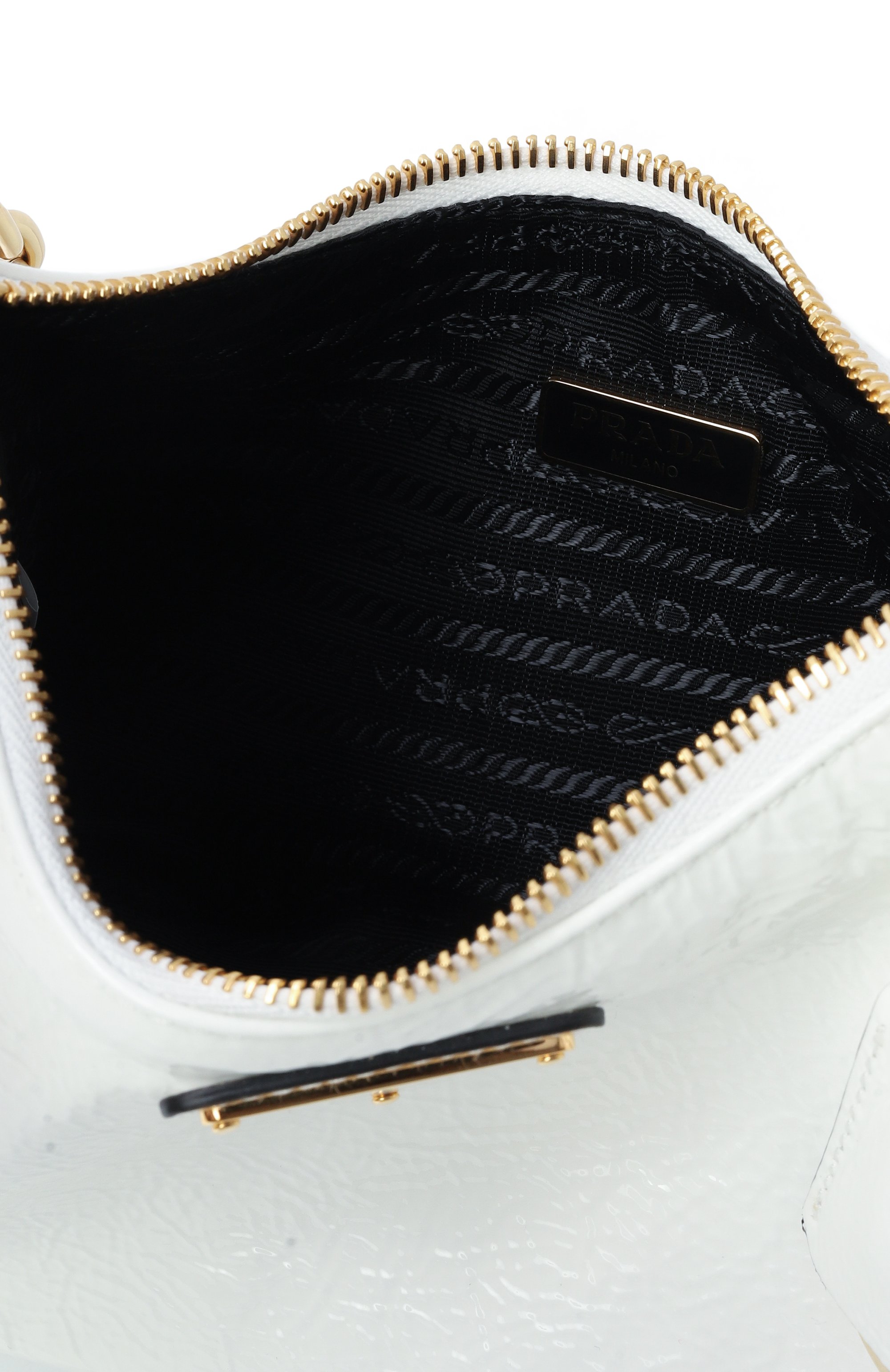 Сумка re-edition PRADA белого цвета по цене 358000 руб., арт. 1BC204/2DNT, фото 5 Сумка re-edition PRADA, арт. 1BC204/2DNT, фото 5