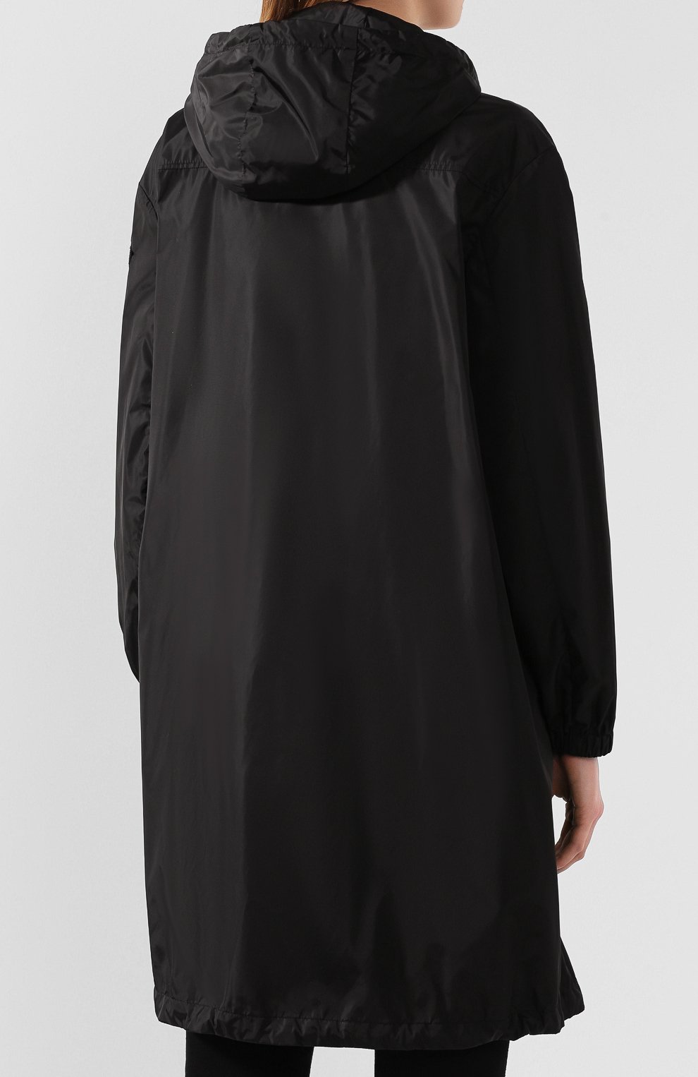 Плащ sauge MONCLER черного цвета по цене 58200 руб., арт. F1-093-1C721-00-C0063, фото 4 Плащ sauge MONCLER, арт. F1-093-1C721-00-C0063, фото 4
