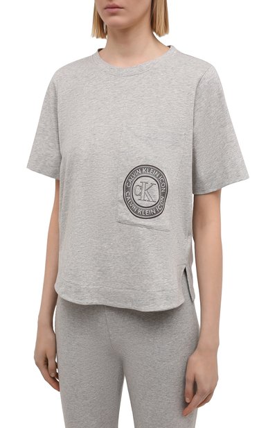 Хлопковая футболка CALVIN KLEIN серого цвета по цене 5520 руб., арт. QS6601E, фото 3 Хлопковая футболка CALVIN KLEIN, арт. QS6601E, фото 3