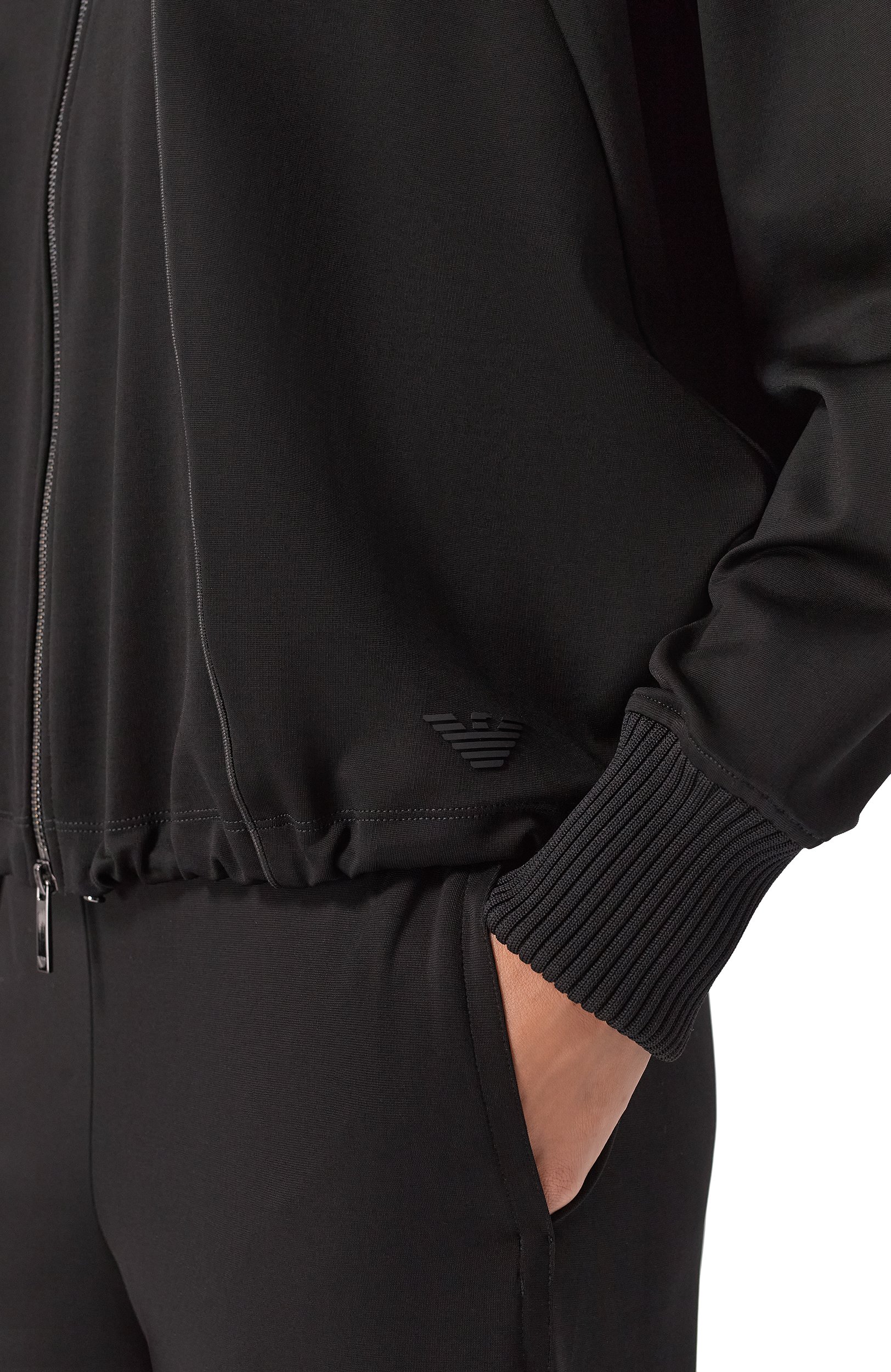 Толстовка из вискозы EMPORIO ARMANI черного цвета по цене 63950 руб., арт. EW004150/AF24325, фото 5 Толстовка из вискозы EMPORIO ARMANI, арт. EW004150/AF24325, фото 5