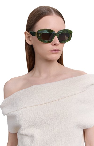Солнцезащитные очки LOEWE зеленого цвета по цене 57000 руб., арт. LW40114I 96E, фото 2 Солнцезащитные очки LOEWE, арт. LW40114I 96E, фото 2