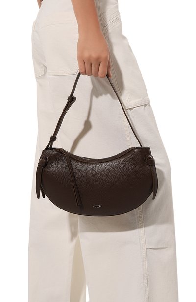 Сумка fortune cookie YUZEFI темно-коричневого цвета по цене 49600 руб., арт. YUZC0-HB-FC-L038, фото 2 Сумка fortune cookie YUZEFI, арт. YUZC0-HB-FC-L038, фото 2