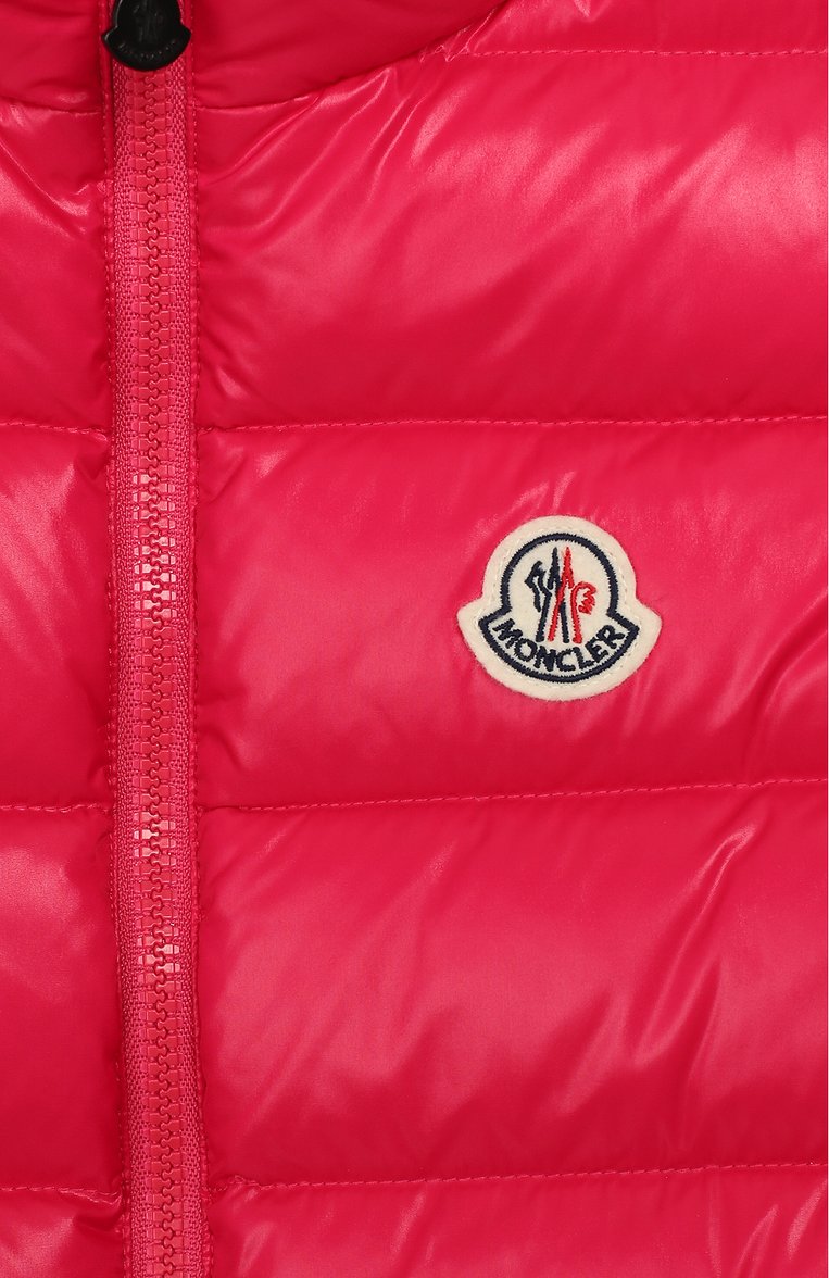 Детский пуховый жилет MONCLER ENFANT фуксия цвета, арт. E2-954-48336-05-68950/12-14A | Фото 3 (Материал внешний: Синтетический материал; Материал подклада: Синтетический материал; Статус проверки: Проверено, Проверена категория; Девочки Кросс-КТ: Верхняя одежда; Материал утеплителя: Пух и перо; Материал сплава: Проставлено, Проверено; Драгоценные камни: Проставлено; Рукава: Без рукавов; Кросс-КТ: Демисезон)