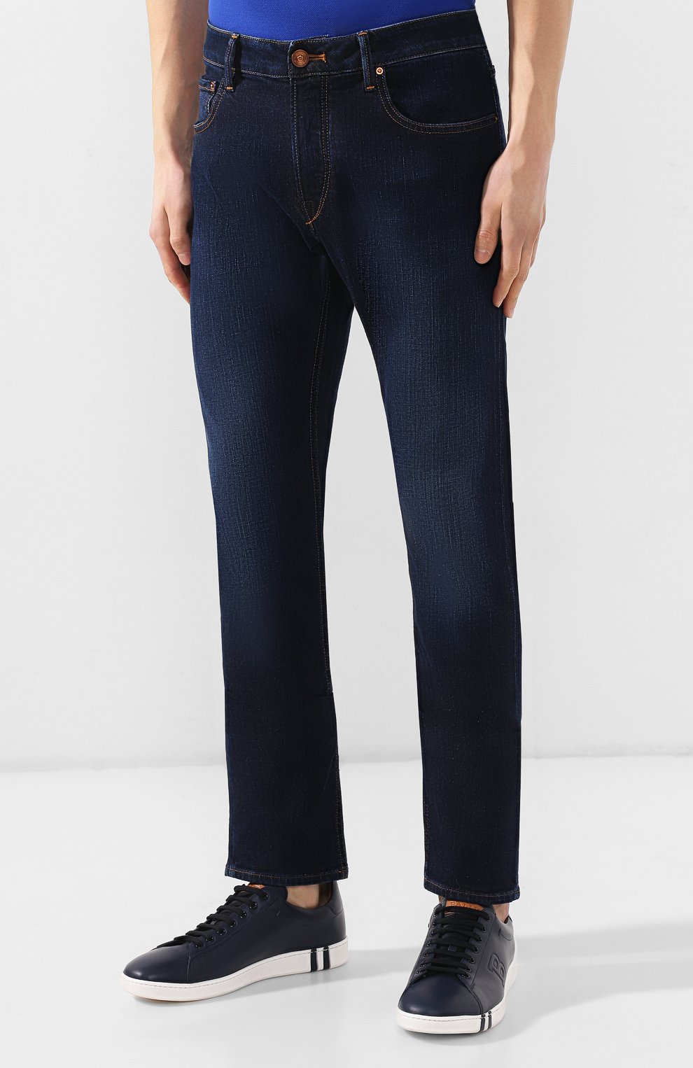 Джинсы прямого кроя HAND PICKED синего цвета по цене 32700 руб., арт. RAVELL0 C 01553-W2, фото 3 Джинсы прямого кроя HAND PICKED, арт. RAVELL0 C 01553-W2, фото 3
