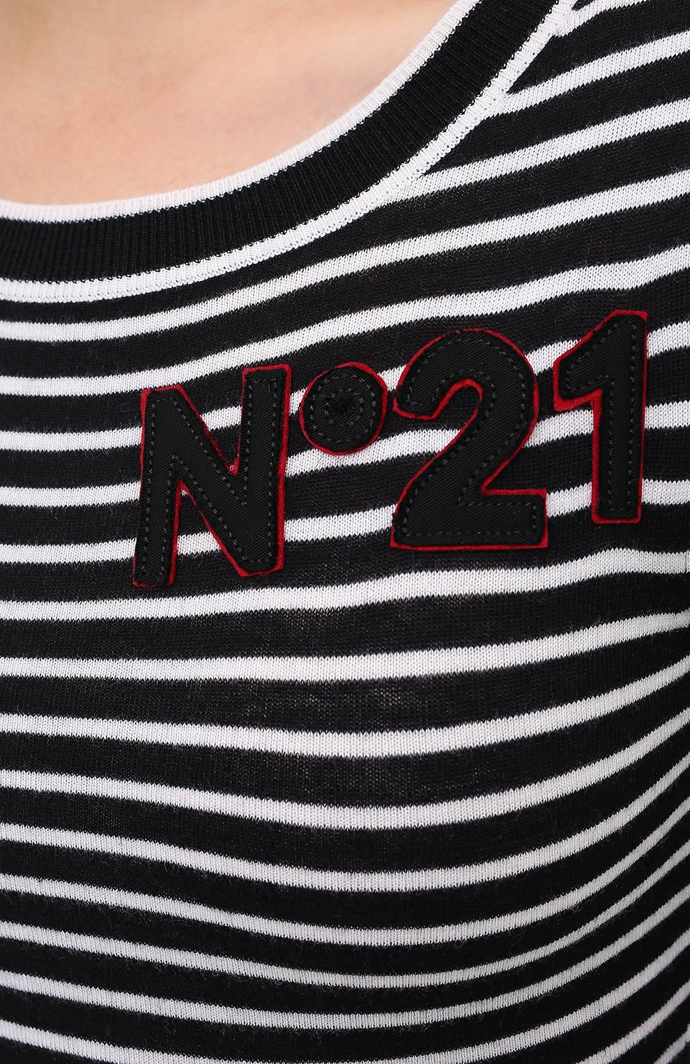 Пуловер из шерсти и шелка N21 черного цвета по цене 38600 руб., арт. 20I N2P0/A004/9016, фото 5 Пуловер из шерсти и шелка N21, арт. 20I N2P0/A004/9016, фото 5