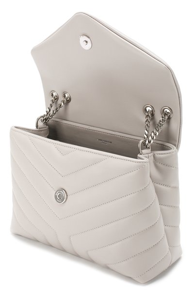 Сумка monogram loulou small SAINT LAURENT светло-серого цвета по цене 299500 руб., арт. 494699/DV726, фото 4 Сумка monogram loulou small SAINT LAURENT, арт. 494699/DV726, фото 4