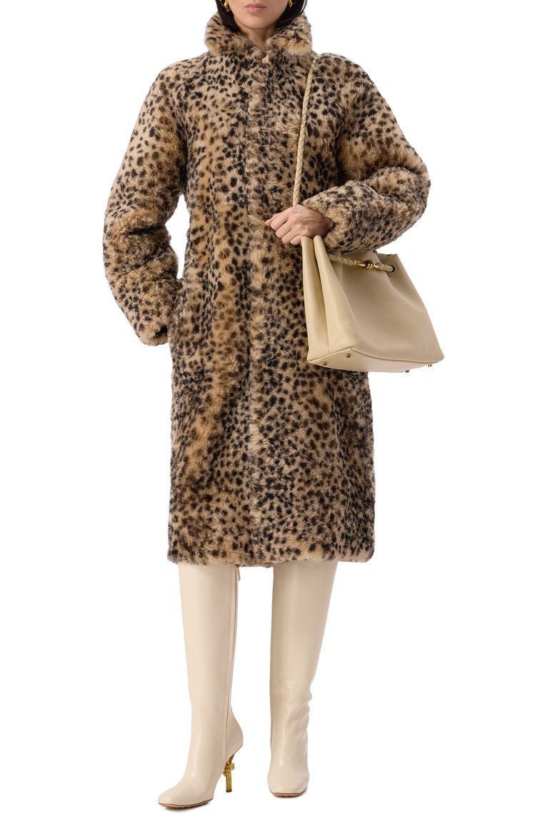 Женская дубленка из овчины BOTTEGA VENETA леопардового цвета, арт. 793733-V4DW0 | Фото 2 (Рукава: Длинные; Материал внешний: Натуральный мех; Длина (верхняя одежда): До колена; Стили: Гламурный; Женское Кросс-КТ: Мех; Кросс-КТ: Куртка; Автоматизация состава: Проставлено; Автоматизация ТО: Проставлено)
