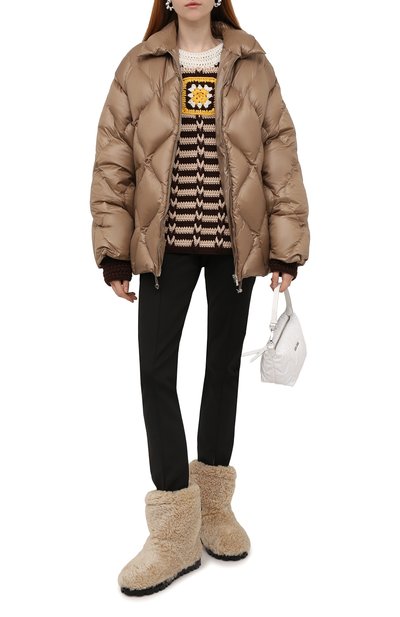 Пуховик MIU MIU темно-бежевого цвета по цене 240000 руб., арт. ML778-1ZQW-F0046, фото 2 Пуховик MIU MIU, арт. ML778-1ZQW-F0046, фото 2