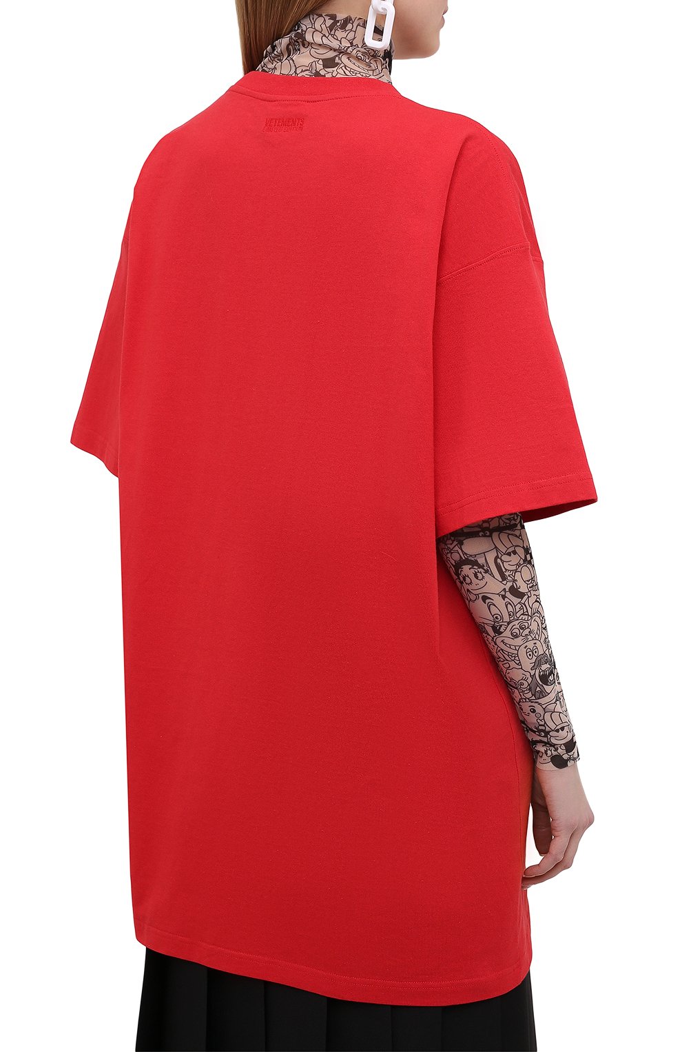 Хлопковая футболка VETEMENTS кораллового цвета по цене 47450 руб., арт. UE51TR810R 1611/W, фото 4 Хлопковая футболка VETEMENTS, арт. UE51TR810R 1611/W, фото 4