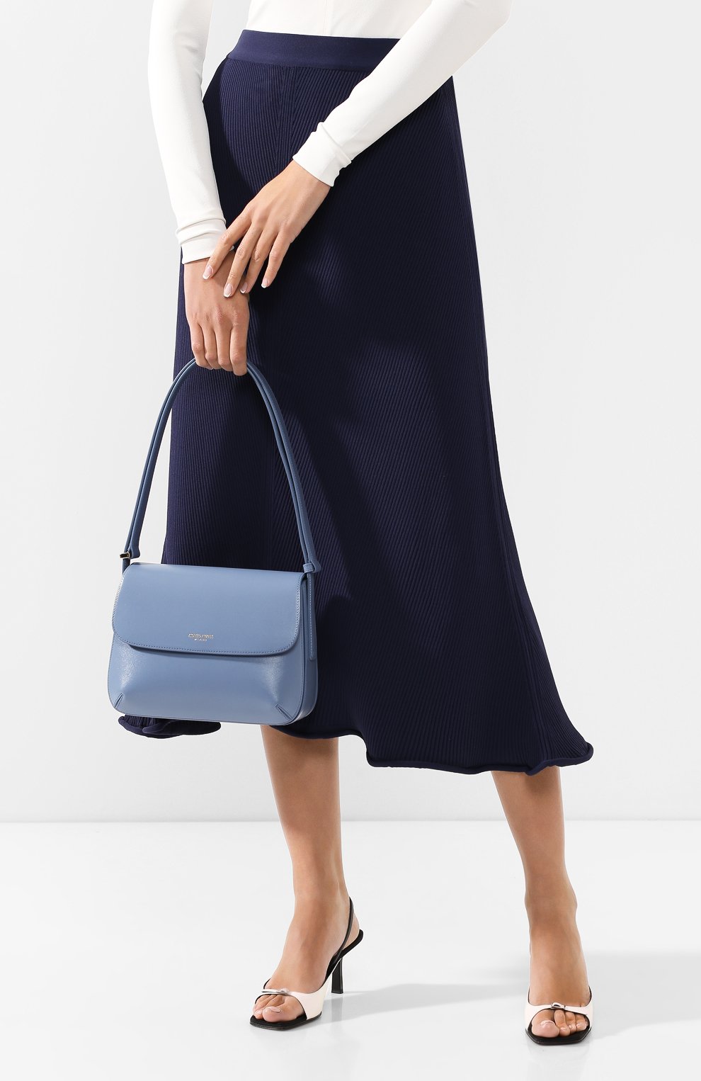 Сумка la prima GIORGIO ARMANI голубого цвета по цене 163500 руб., арт. Y1E139/YTF4A, фото 2 Сумка la prima GIORGIO ARMANI, арт. Y1E139/YTF4A, фото 2