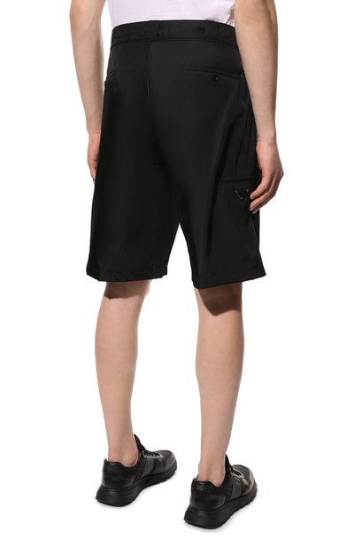 Шорты PRADA черного цвета по цене 87000 руб., арт. SPG32-1WQ8-F0002-182, фото 4 Шорты PRADA, арт. SPG32-1WQ8-F0002-182, фото 4