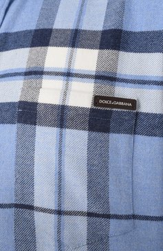 Мужская хлопковая рубаш�ка DOLCE & GABBANA голубого цвета, арт. G5JZ9T/GJ286 | Фото 6 (Рукава: Длинные; Материал сплава: Проставлено; Драгоценные камни: Проставлено; Длина (для топов): Стандартные; Принт: Клетка; Воротник: Кент; Случай: Повседневный; Стили: Кэжуэл; Манжеты: На пуговицах; Материал внешний: Хлопок)