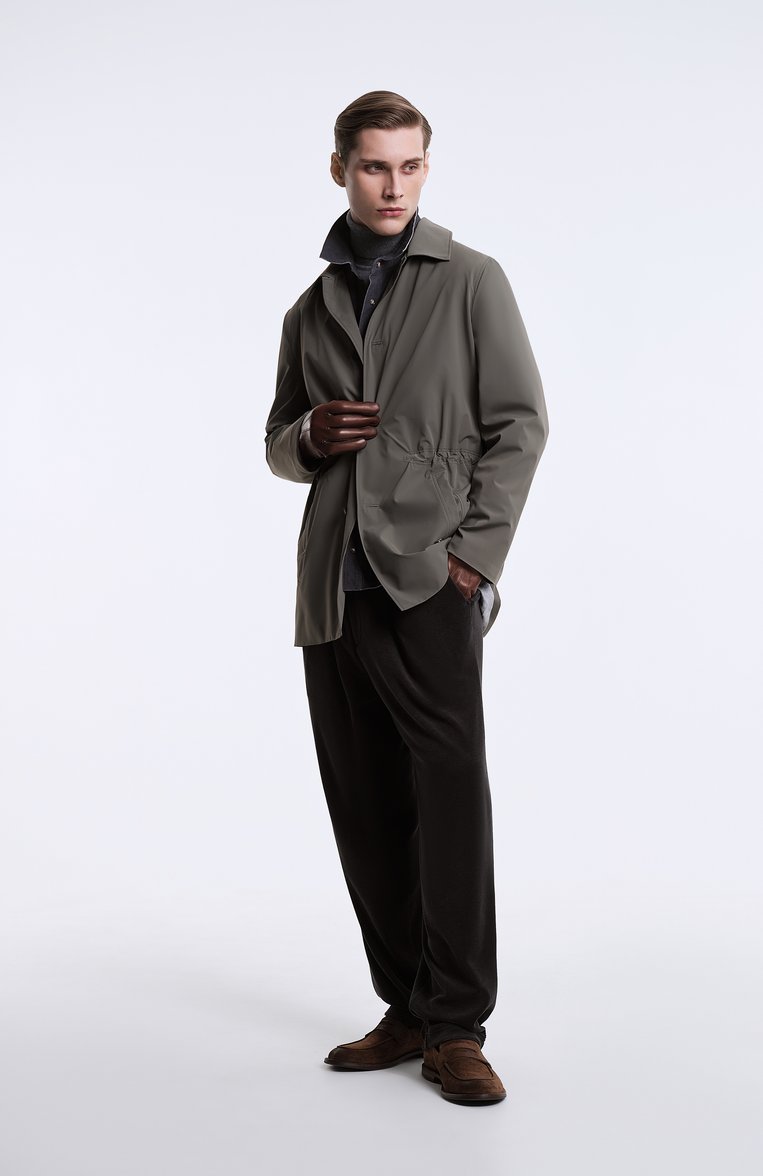 Мужские хлопковые брюки GIORGIO ARMANI темно-зеленого цвета, арт. GM001250/TE13896 | Фото 7 (Длина (брюки, джинсы): Стандартные; Драгоценные камни: Проставлено; Материал сплава: Проставлено; Случай: Повседневный; Стили: Кэжуэл; Материал внешний: Хлопок)