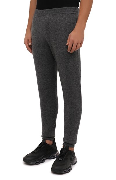 Кашемировые джоггеры PRADA темно-серого цвета по цене 330000 руб., арт. UMP83-1YB5-F0480-211, фото 3 Кашемировые джоггеры PRADA, арт. UMP83-1YB5-F0480-211, фото 3