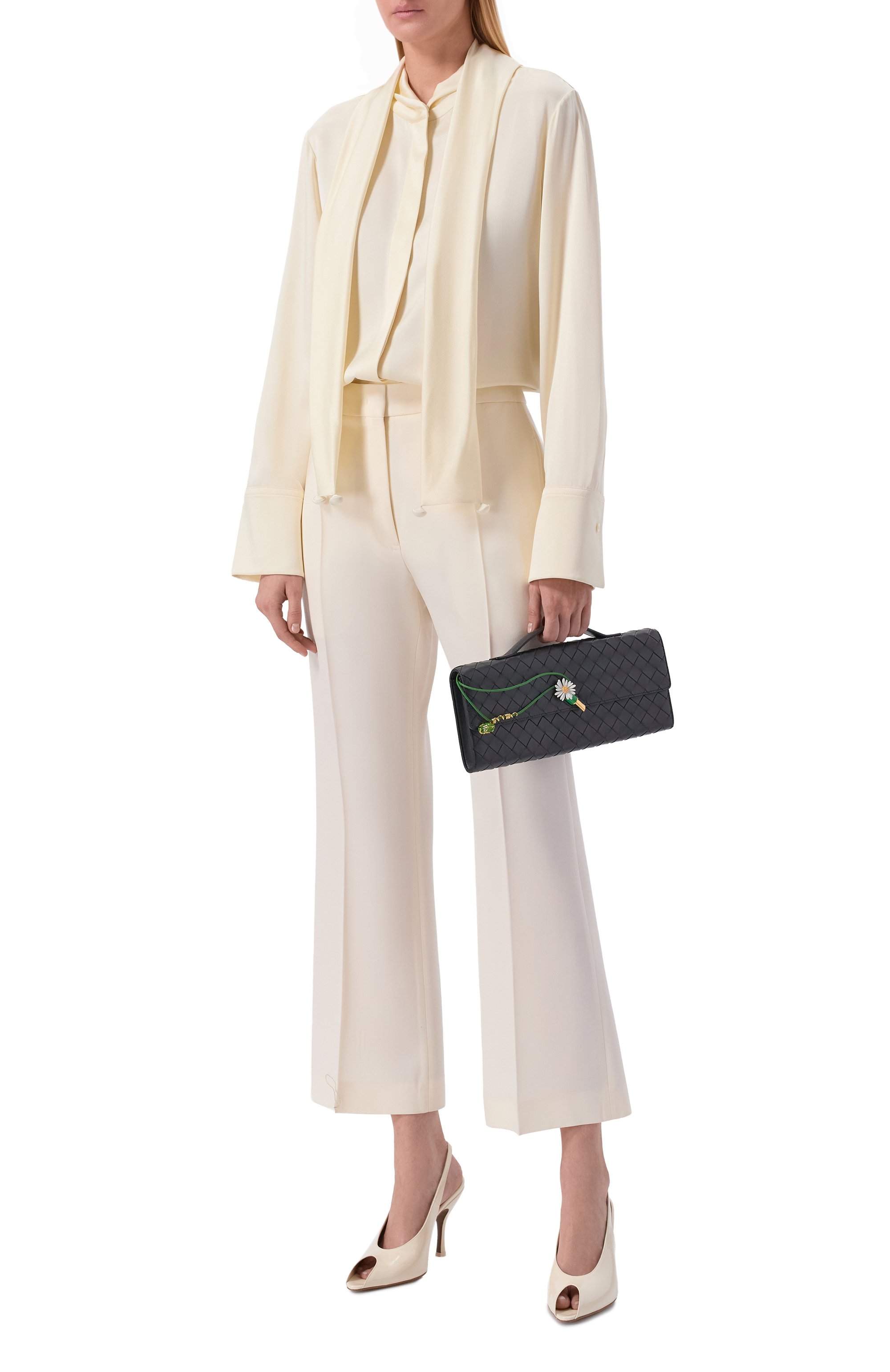клатч andiamo BOTTEGA VENETA темно-синего цвета по цене 459500 руб., арт. 836810/V4SCH, фото 3 клатч andiamo BOTTEGA VENETA, арт. 836810/V4SCH, фото 3