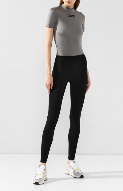 Футболка reebok x victoria beckham REEBOK серебряного цвета по цене 10550 руб., арт. FM3500, фото 2 Футболка reebok x victoria beckham REEBOK, арт. FM3500, фото 2