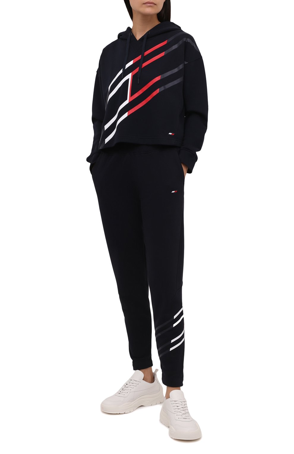 Хлопковые брюки TOMMY HILFIGER темно-синего цвета по цене 12990 руб., арт. S10S101159, фото 2 Хлопковые брюки TOMMY HILFIGER, арт. S10S101159, фото 2