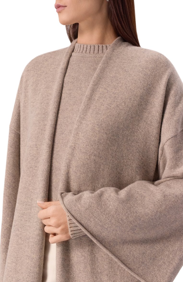 Женский кашемировый кардиган EXTREME CASHMERE бежевого цвета, арт. 325-037-01-TU-02 | Фото 5 (Длина (для топов): Удлиненные; Материал внешний: Кашемир, Шерсть; Рукава: Длинные; Женское Кросс-КТ: кардиган-трикотаж; Стили: Кэжуэл; Застежка: Без застежки; Автоматизация состава: Проставлено; Автоматизация ТО: Проставлено)