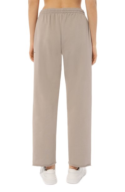 Хлопковые брюки PANGAIA серого цвета по цене 12700 руб., арт. ORGANIC COTTON LOOSE TRACKPANTS, фото 4 Хлопковые брюки PANGAIA, арт. ORGANIC COTTON LOOSE TRACKPANTS, фото 4