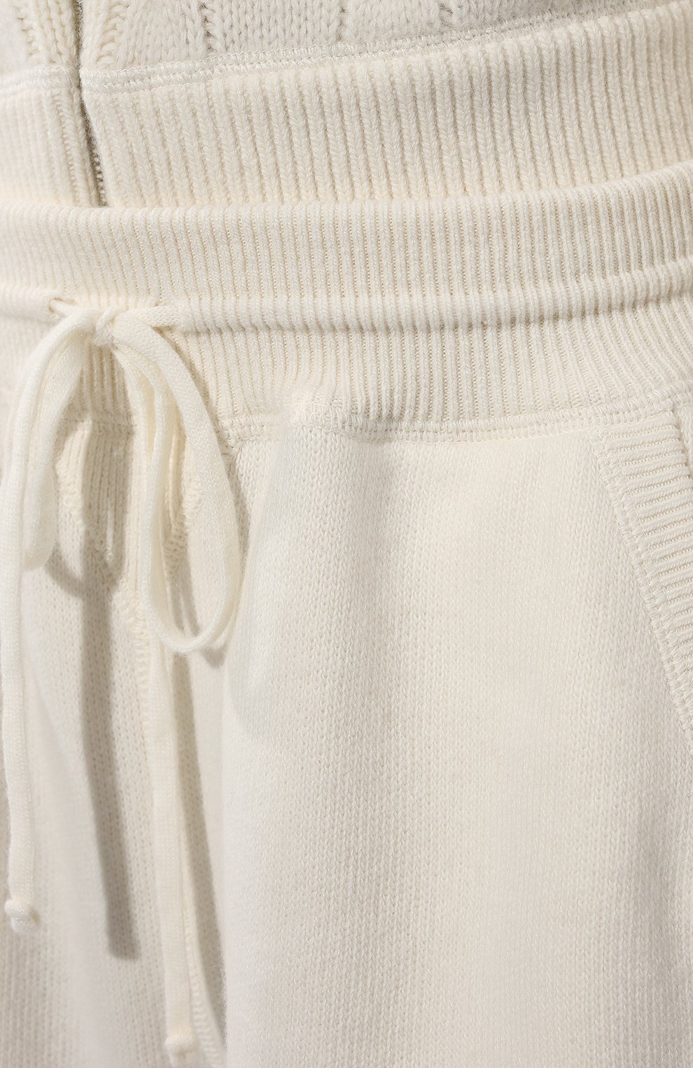 Шерстяные шорты MIU MIU кремового цвета по цене 175000 руб., арт. MMP165-1ZDJ-F0009, фото 5 Шерстяные шорты MIU MIU, арт. MMP165-1ZDJ-F0009, фото 5