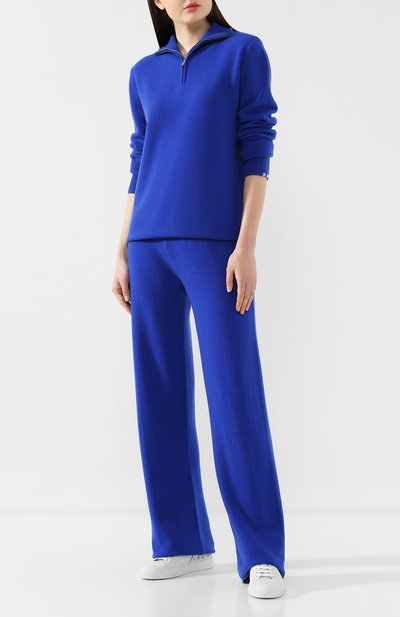 Кашемировый свитер EXTREME CASHMERE синего цвета по цене 37150 руб., арт. 102/HERE, фото 2 Кашемировый свитер EXTREME CASHMERE, арт. 102/HERE, фото 2