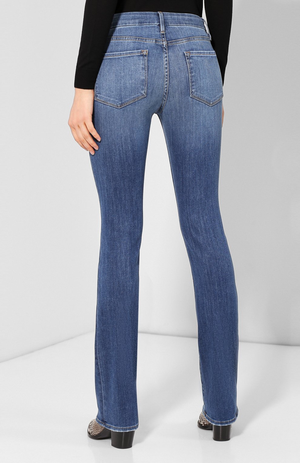 Джинсы FRAME DENIM голубого цвета по цене 28750 руб., арт. LMB865, фото 4 Джинсы FRAME DENIM, арт. LMB865, фото 4