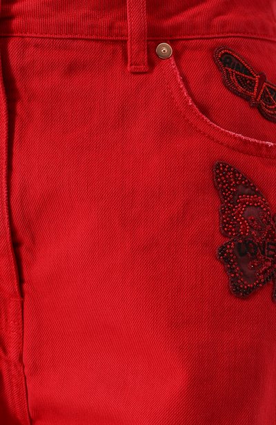 Джинсовые мини-шорты с потертостями и вышивкой в виде бабочек VALENTINO красного цвета по цене 168500 руб., арт. PB3DD05W/4SK, фото 5 Джинсовые мини-шорты с потертостями и вышивкой в виде бабочек VALENTINO, арт. PB3DD05W/4SK, фото 5
