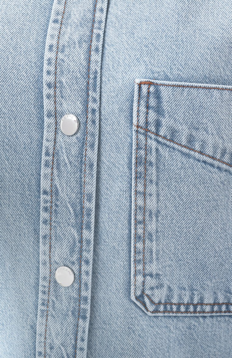 Женская джинсовая рубашка FRAME DENIM голубого цвета, арт. WP25DDR002 | Фото 6 (Рукава: Длинные; Драгоценные камни: Проставлено; Материал сплава: Проставлено; Длина (для топов): Удлиненные; Принт: Без принта; Материал внешний: Деним, Хлопок; Стили: Кэжуэл; Кросс-КТ: Деним; Женское Кросс-КТ: Рубашка-одежда)